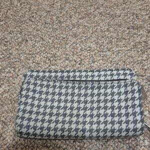 Thirty-One Canvas Gray and White Houndstooth Wallet